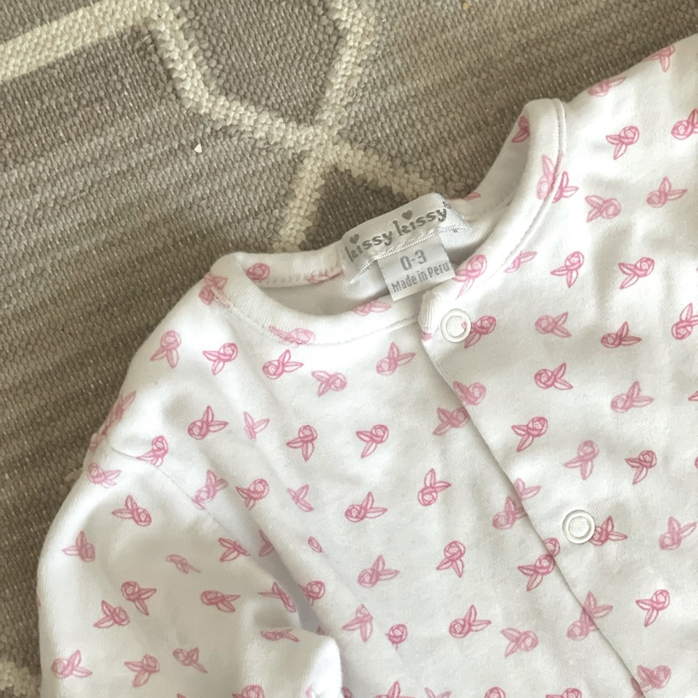 Kissy kissy onesie